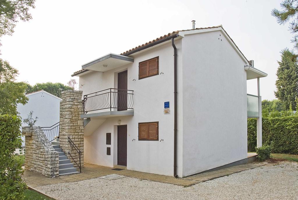 Daila Apartments Новиград Стая снимка