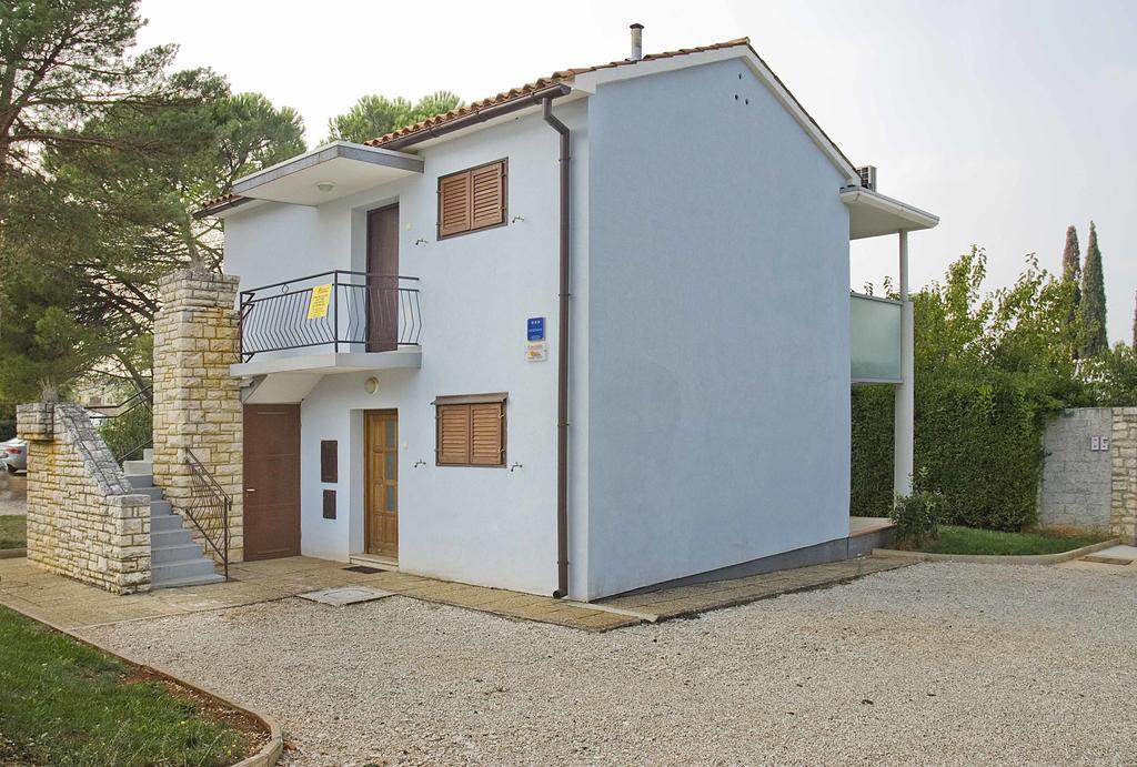 Daila Apartments Новиград Стая снимка